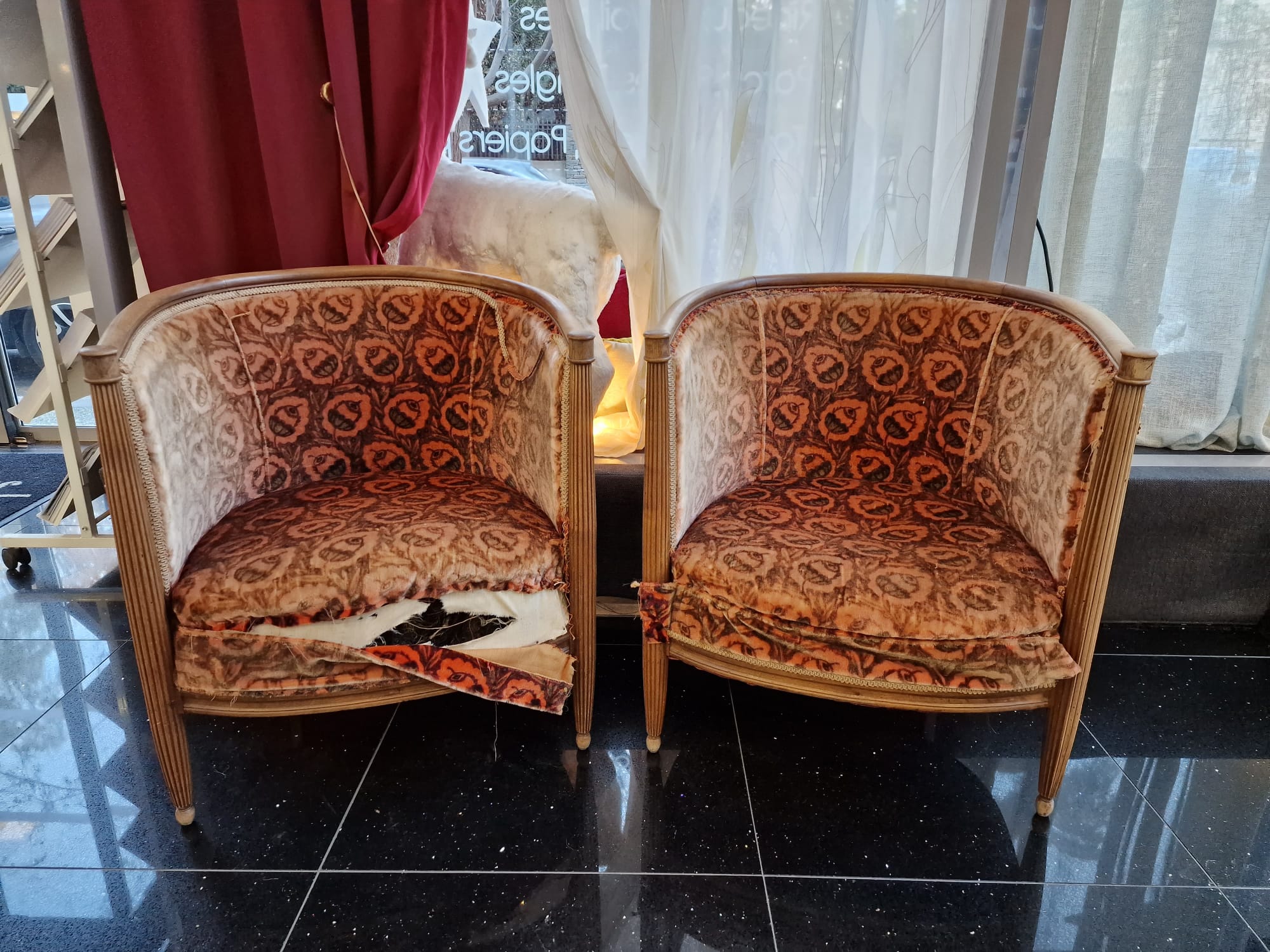décoration personnalisée artisan tapissier atelier de décoration rideaux sur mesure tapisserie d'ameublement